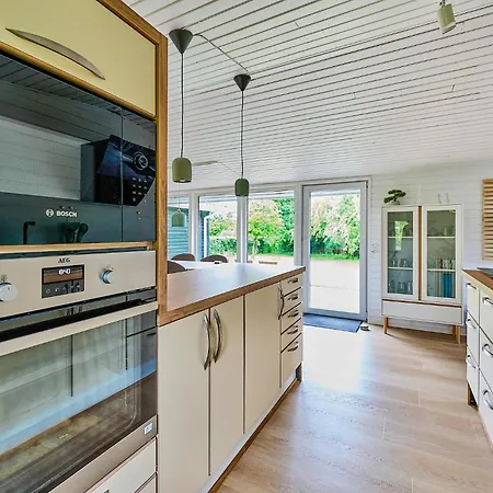 Semesterbostad Lovely In Farvang With Kitchen *